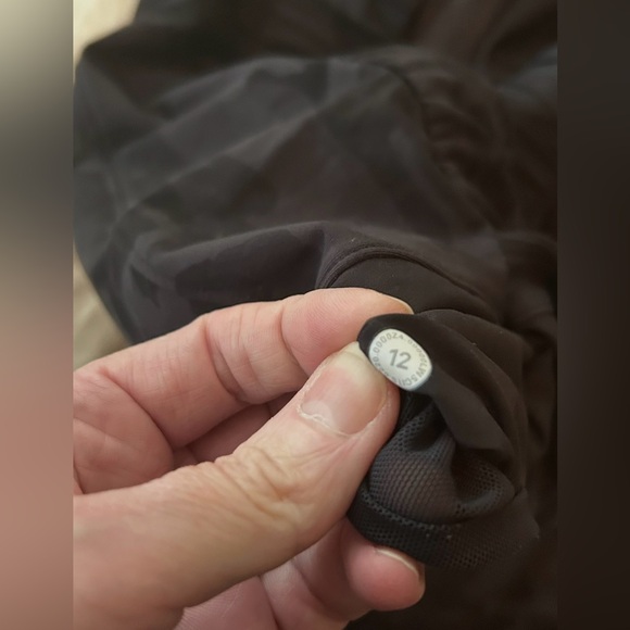 EUC Lululemon “On the Fly” Camo 7/8 pants, Size 12 - Picture 8 of 15